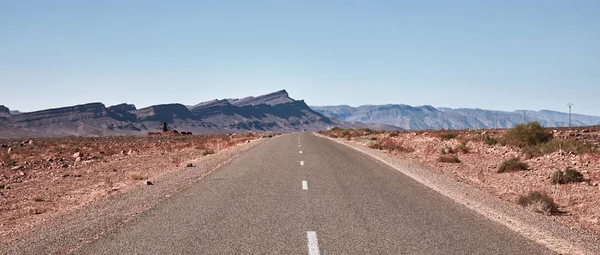 Endless road in Sahara Desert, Africa - Panorama — Stock Photo, Image