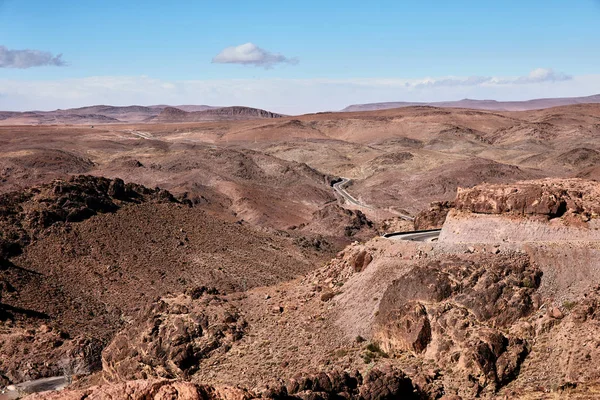 Strada nelle montagne dell'Atlante, a sud del Marocco — Foto Stock