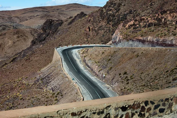 Strada nelle montagne dell'Atlante, a sud del Marocco — Foto Stock