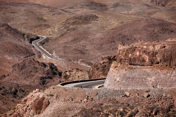 Strada nelle montagne dell'Atlante, a sud del Marocco — Foto Stock