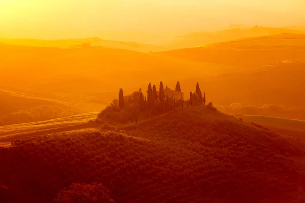 Toskanische Hügel bei Sonnenaufgang, San Quirico d 'Orcia, Toskana, Italien — Stockfoto