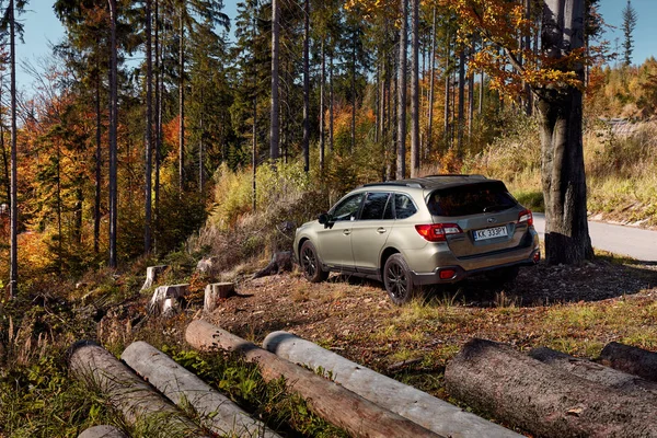 Wisla / Polen - 10.13.2019: Subaru Outback med permanent all-whe — Stockfoto