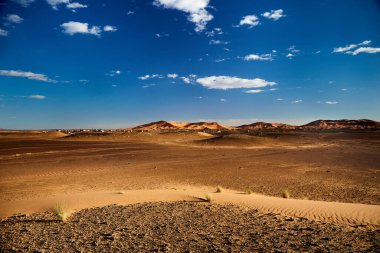 Sahra Çölü 'ndeki kum tepeleri, Merzouga, Fas