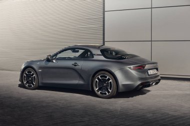 Katowice, Polonya - 03.23.2019: Merkezi monte edilmiş 1.8 l 252 hp motorlu Alp A110 spor otomobil