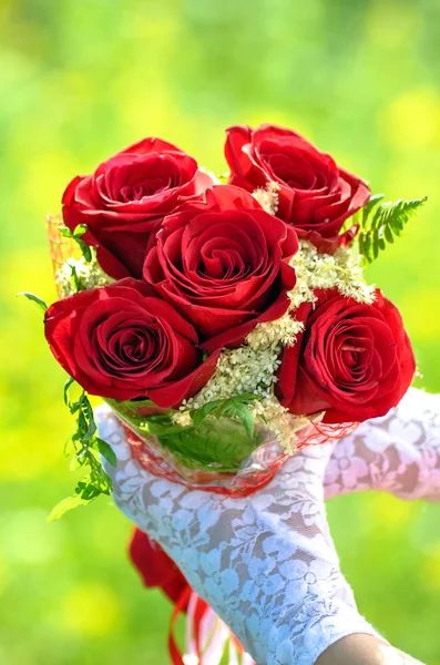 Red bouquet, red wedding