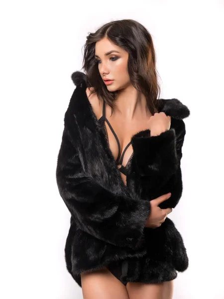Girl posing in fur coat — Stock Photo, Image
