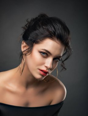  Güzel yüzünü bir genç kız. Portre