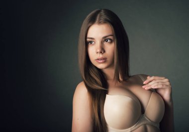 Bir güzel, büyük göğüsler, portre ile kız