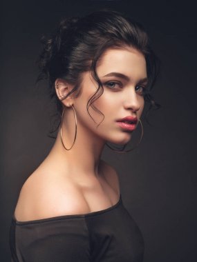 Cinsel olarak poz bir modeli kız portresi