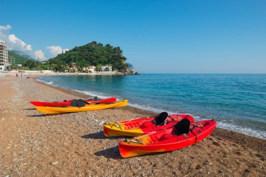 Karadağ, deniz plajında doğa sporları anlaştık