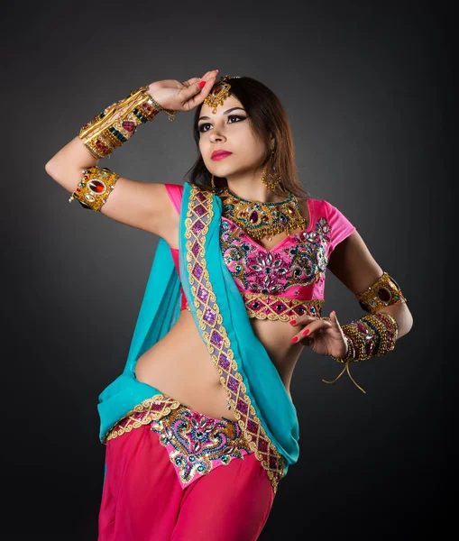 Indická Dívka Taneční Póze — Stock fotografie