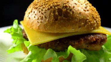 Etli büyük lezzetli çizburger