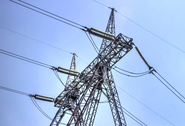 Hoogspanning elektrische bovenleidingen — Stockfoto