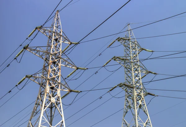 Líneas aéreas eléctricas de alto voltaje —  Fotos de Stock