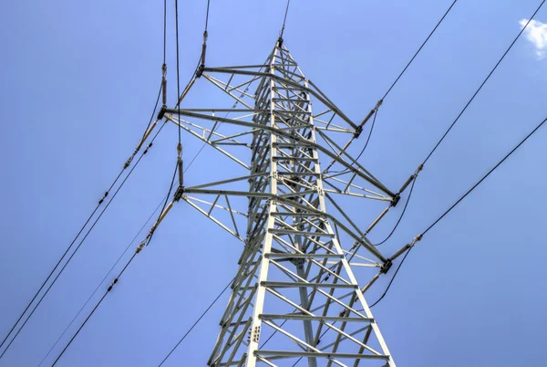 Hoogspanning elektrische bovenleidingen — Stockfoto