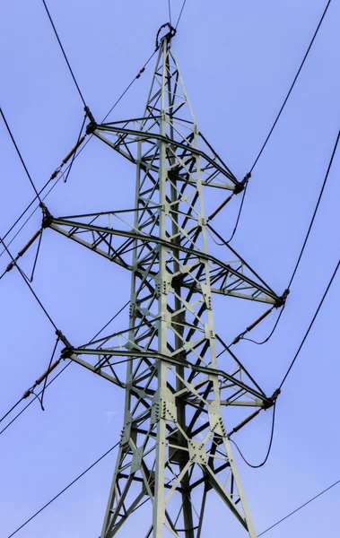 Hoogspanning elektrische bovenleidingen — Stockfoto