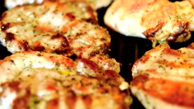 Izgarada taze et pişirme