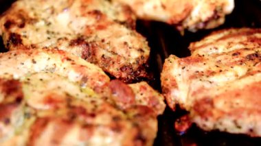 Izgarada taze et pişirme