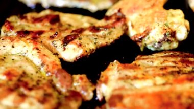 Izgarada taze et pişirme