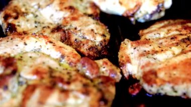 Izgarada taze et pişirme