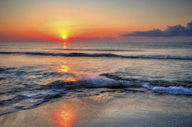 Denizin Üzerinde Gün Doğumu