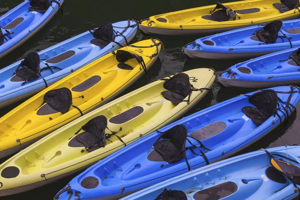 Kayaks en alquiler —  Fotos de Stock