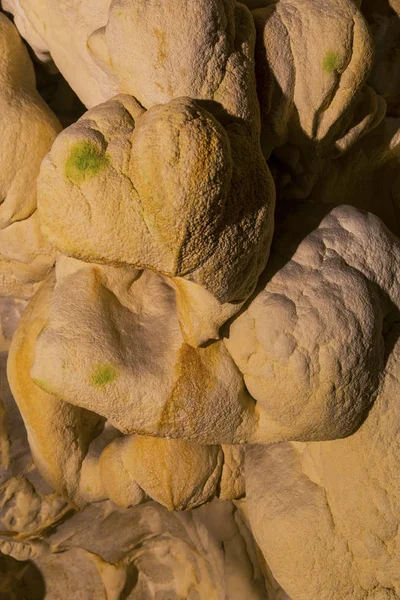 Formacje skalne piękny wewnątrz jaskini — Zdjęcie stockowe