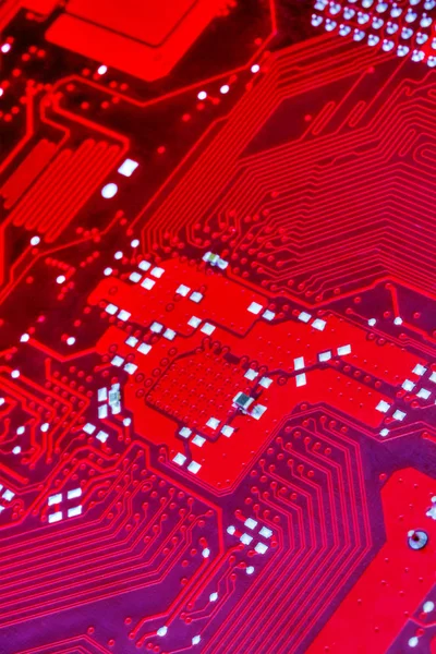 赤のコンピューターのマザーボードの技術的背景 — ストック写真
