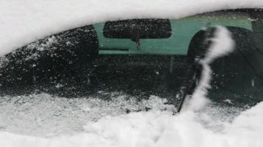 Otomatik silecekler temizler kar araba penceresinden