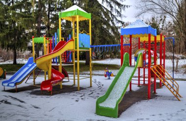 Karla kaplı Çocuk Bahçesi