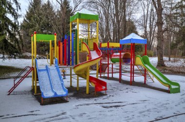 Karla kaplı Çocuk Bahçesi
