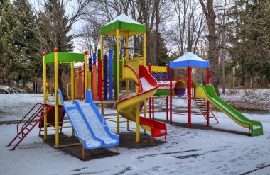Karla kaplı Çocuk Bahçesi