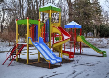 Karla kaplı Çocuk Bahçesi