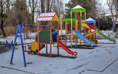 Karla kaplı Çocuk Bahçesi