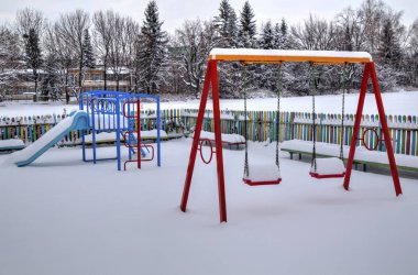 Karla kaplı Çocuk Bahçesi