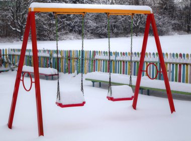 Karla kaplı Çocuk Bahçesi