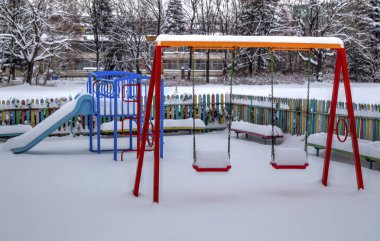 Karla kaplı Çocuk Bahçesi