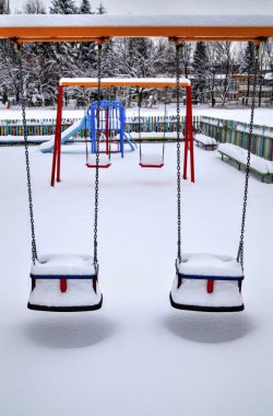 Karla kaplı Çocuk Bahçesi