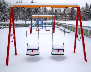 Karla kaplı Çocuk Bahçesi