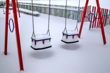 Karla kaplı Çocuk Bahçesi