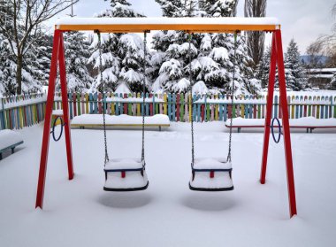 Karla kaplı Çocuk Bahçesi