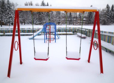 Karla kaplı Çocuk Bahçesi