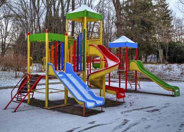 Karla kaplı Çocuk Bahçesi