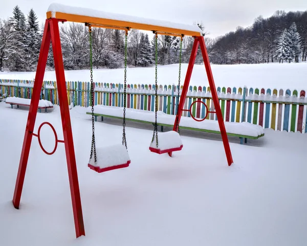 Karla kaplı Çocuk Bahçesi