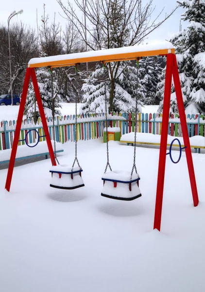 Karla kaplı Çocuk Bahçesi