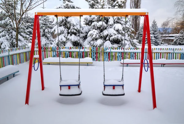 Karla kaplı Çocuk Bahçesi