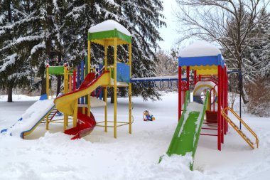 Karla kaplı Çocuk Bahçesi