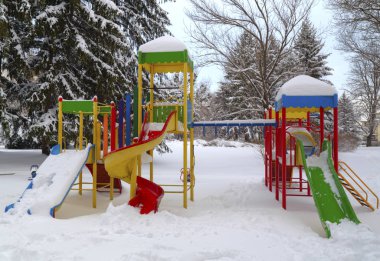 Karla kaplı Çocuk Bahçesi