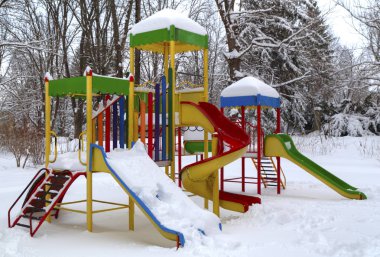 Karla kaplı Çocuk Bahçesi