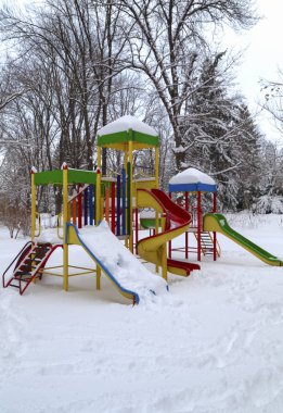 Karla kaplı Çocuk Bahçesi